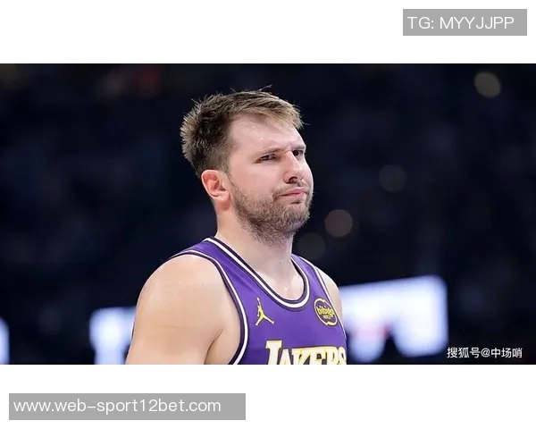 东契奇荣膺11月16日NBA最佳球员展现超凡实力与领导力 东契奇荣膺11月16日NBA最佳球员展现超凡实力与领导力